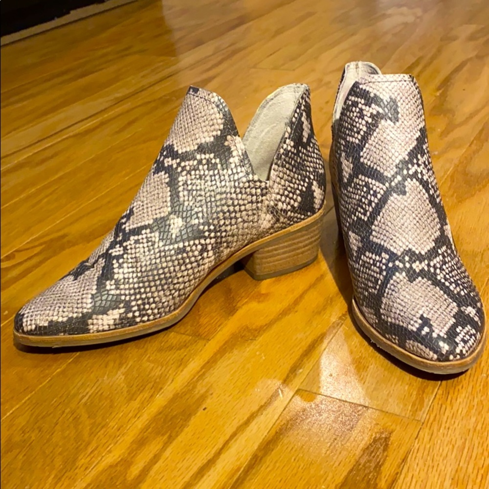 Dolce Vita Kadey Stella Snakeskin Embossed bootie - Picture 3 of 15